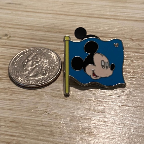 Disney Mickey Mouse blue Flag 2008 Hidden Mickey Pin - Picture 2 of 4